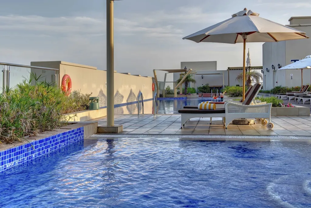 Swimming Pool - Metropolitan Hotel