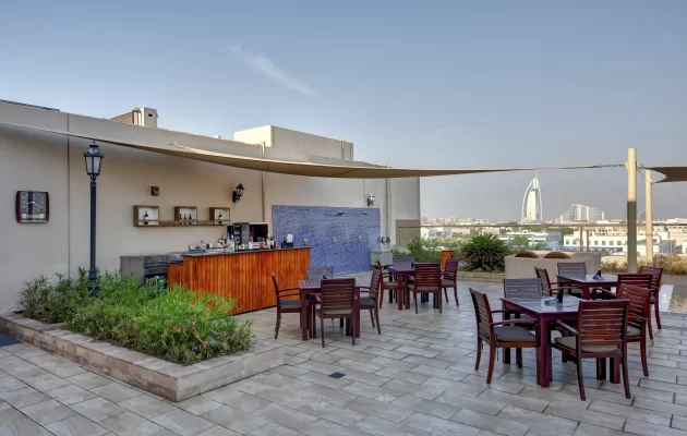 Exterior Dining - Metropolitan Hotel