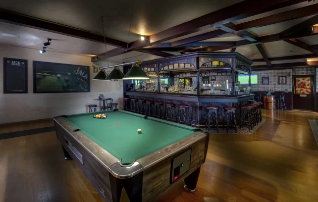 Red Lion Restaurant - Metropolitan Hotel